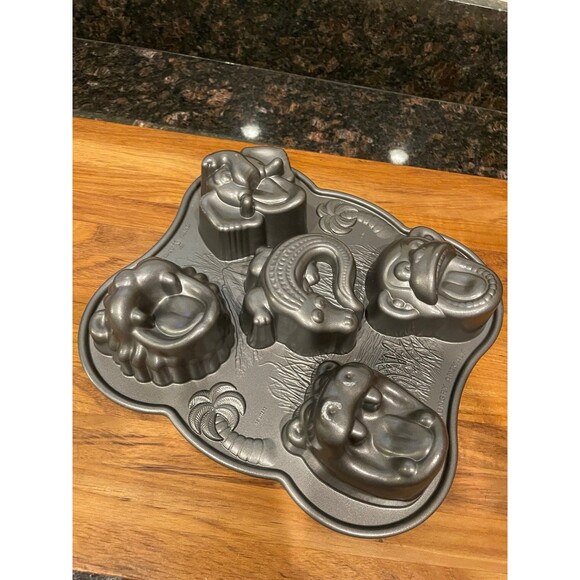 Nordic Ware Hungry/Jungle Animals Mold - Picture 6 of 8